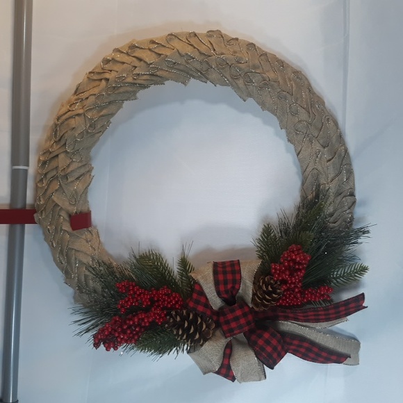 Winter / Christmas Wreath - Picture 2 of 3